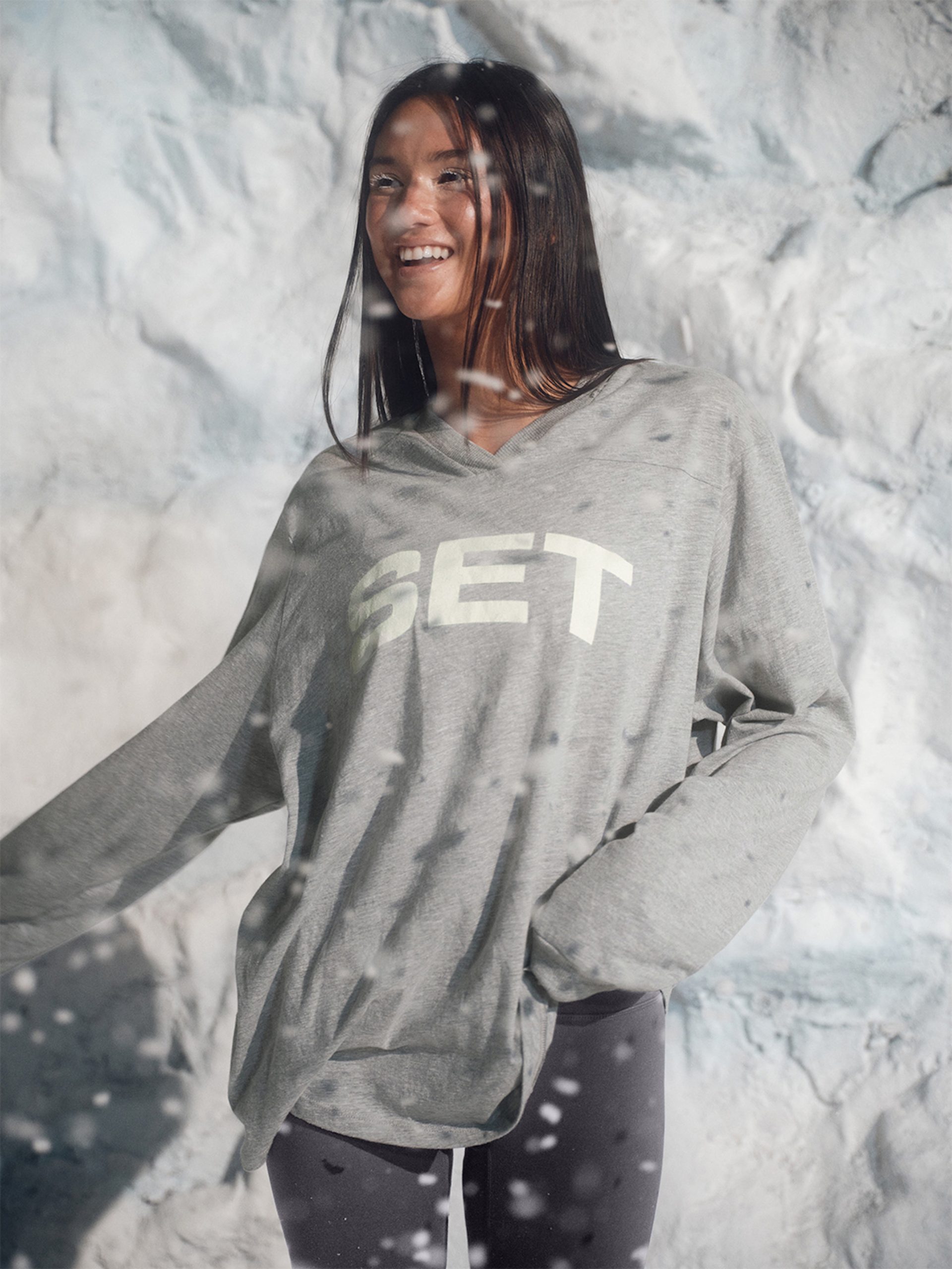 CLASSIC COTTON DAILY VARSITY LONG SLEEVE - FOG HEATHER GREY - Image 2
