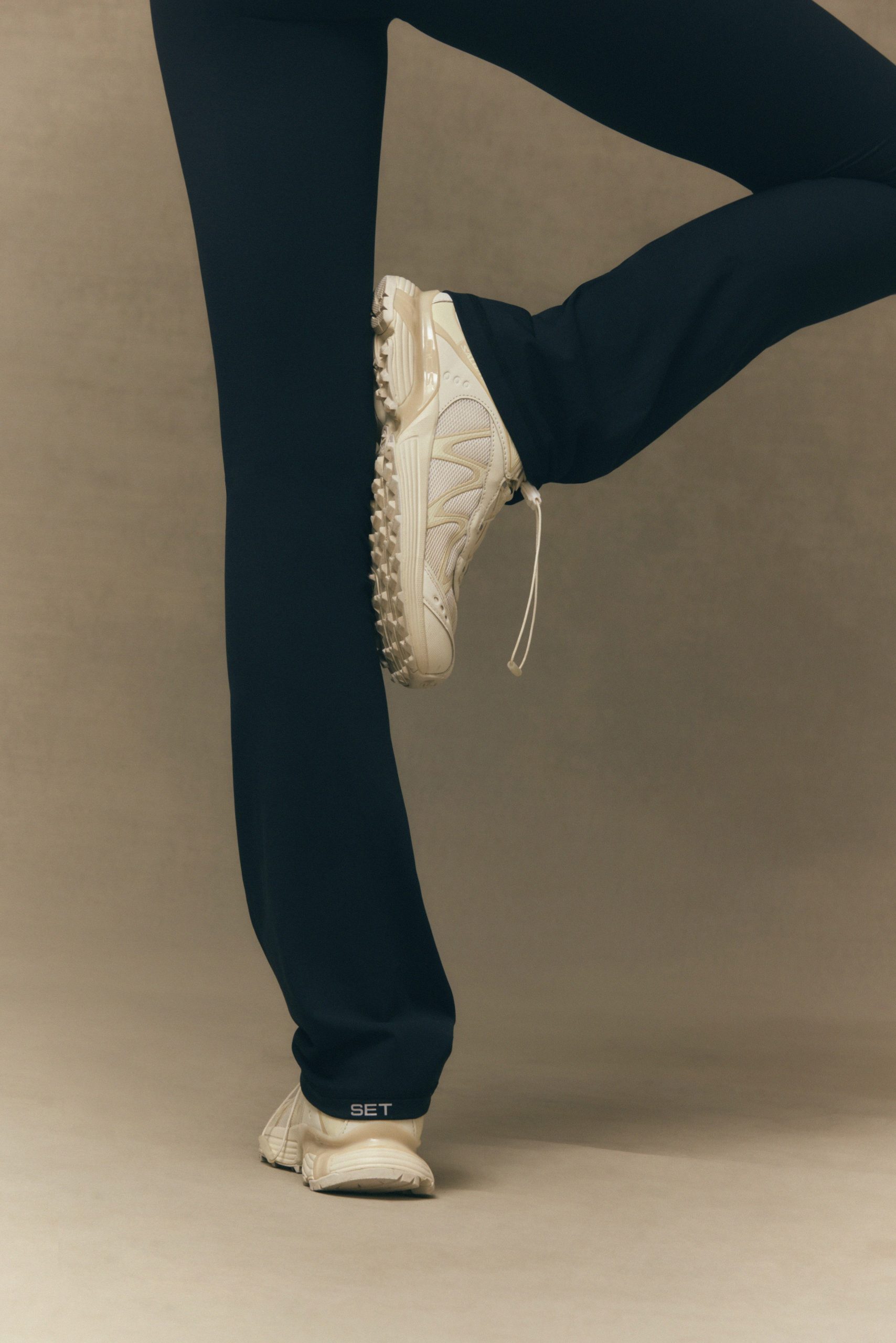 BREATHE STRAIGHT HIGH-RISE LEGGINGS - ONYX - Image 2