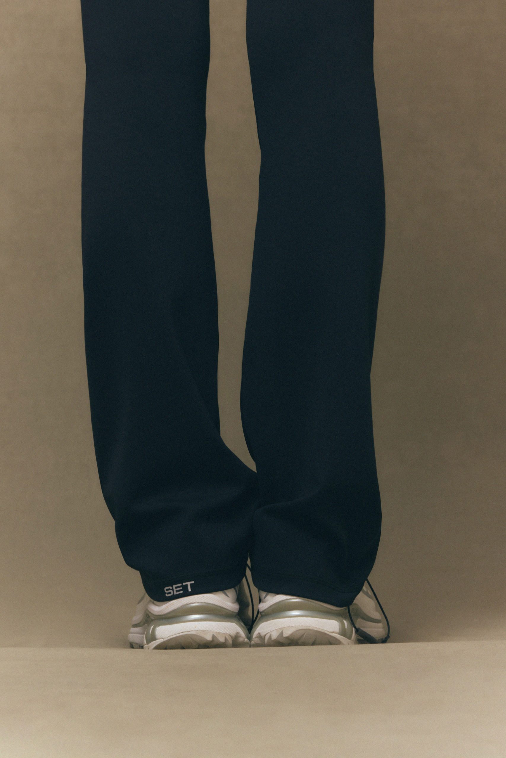 LUXFORM? LUX STRAIGHT HIGH-RISE LEGGINGS - ONYX - Image 4