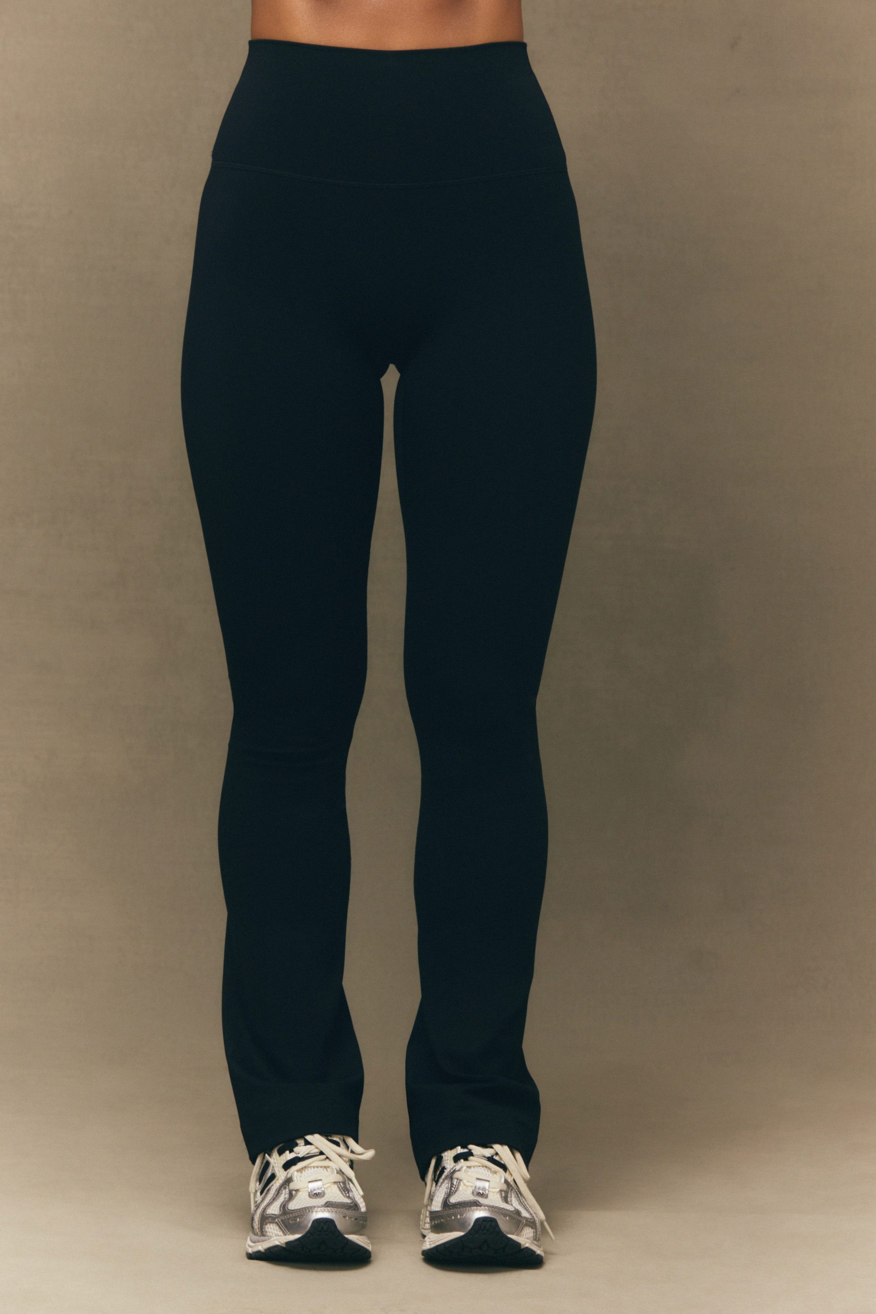 SPORTBODY? SPORTY STRAIGHT HIGH-RISE LEGGINGS - ONYX - Image 3
