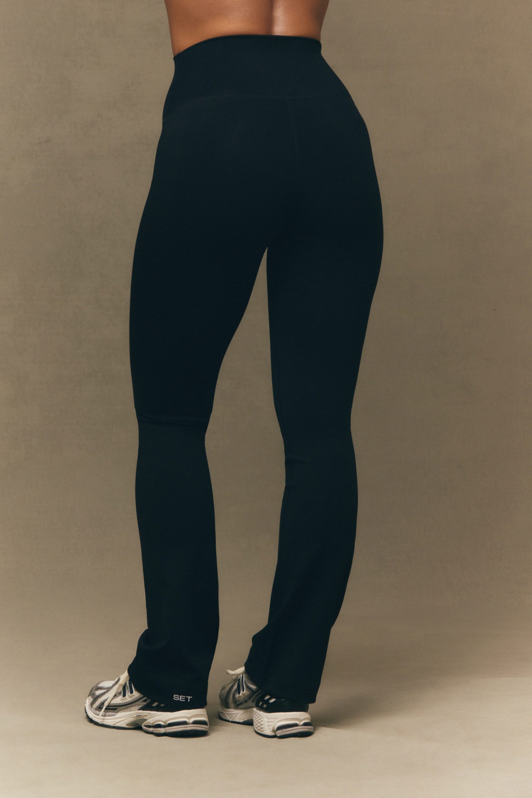 SPORTBODY? SPORTY STRAIGHT HIGH-RISE LEGGINGS - ONYX - Image 4